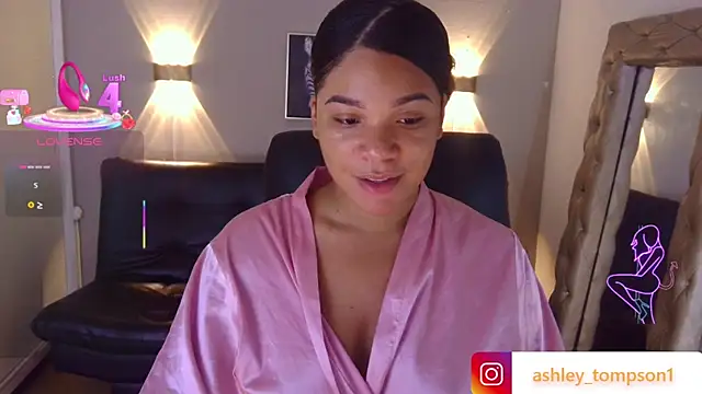 Snapshot of ashley_Tompson1 chatting on 03/18/25, 12:36 ashley Tompson1 online show from 03/18/25, 12:36
