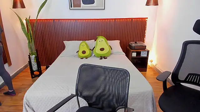 KatherineBond online show from 09/11/25, 07:47