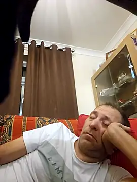 Snapshot of meateater1 chatting on 11/25/25, 02:33 meateater1 online show from 11/25/25, 02:33