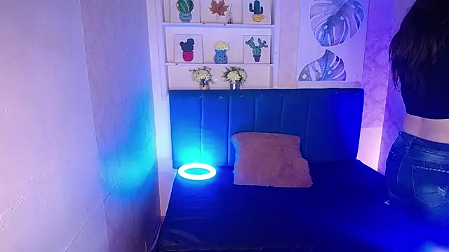 AnnaliOlsenX online show from 02/19/25, 01:50