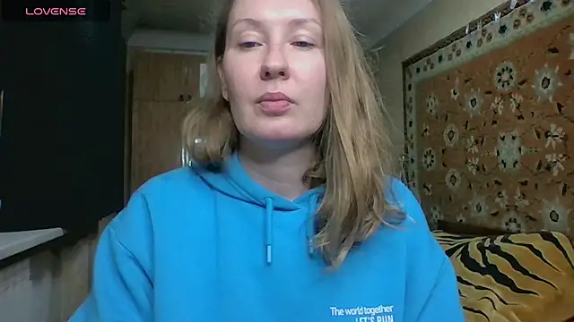 Snapshot of AnnaXLovers chatting on 10/14/25, 02:18 AnnaXLovers online show from 10/14/25, 02:18