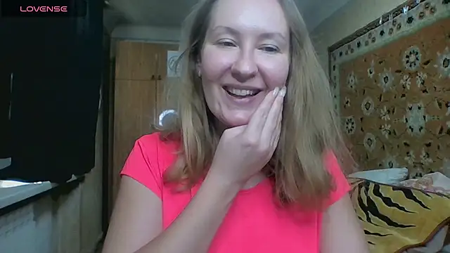 Snapshot of AnnaXLovers chatting on 10/23/25, 12:48 AnnaXLovers online show from 10/23/25, 12:48