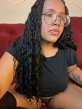 Snapshot of 99_Lilith chatting on 10/19/25, 01:39 99 Lilith online show from 10/19/25, 01:39