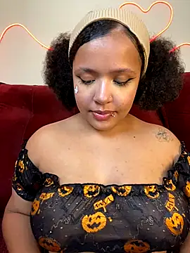 Snapshot of 99_Lilith chatting on 10/30/25, 12:56 99 Lilith online show from 10/30/25, 12:56