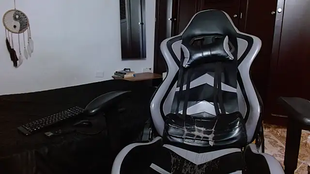 aaron blug online show from 02/11/25, 07:02