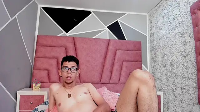 Snapshot of Derek_and_Skarlet chatting on 01/20/25, 04:45 Derek and Skarlet online show from 01/20/25, 04:45