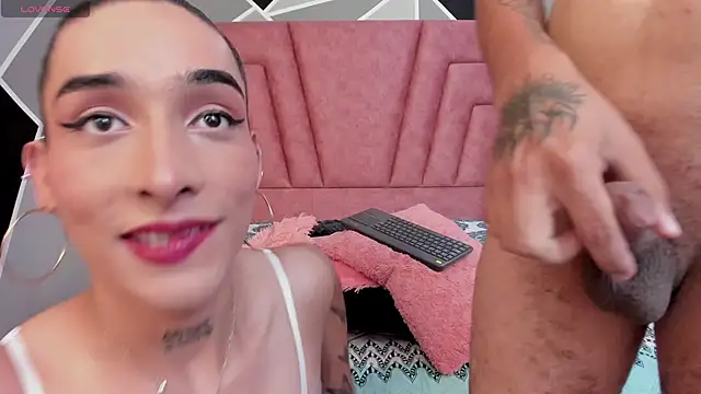 Snapshot of Derek_and_Skarlet chatting on 02/05/25, 06:48 Derek and Skarlet online show from 02/05/25, 06:48