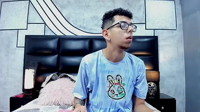 Snapshot of Derek_and_Skarlet chatting on 03/10/25, 11:10 Derek and Skarlet online show from 03/10/25, 11:10