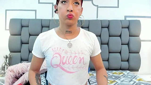 Snapshot of Derek_and_Skarlet chatting on 09/09/25, 03:00 Derek and Skarlet online show from 09/09/25, 03:00