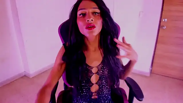 carolinemiller7 online show from 10/23/25, 05:07