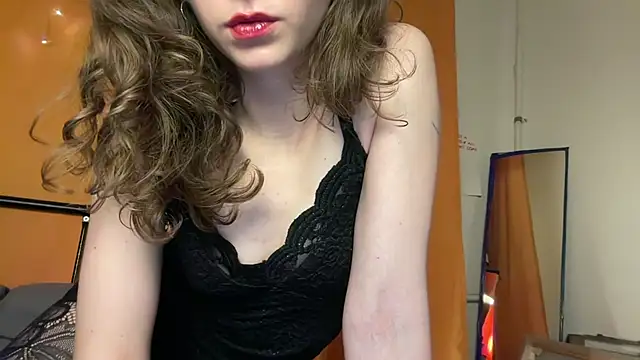 MikkyMoony online show from 10/31/25, 06:42