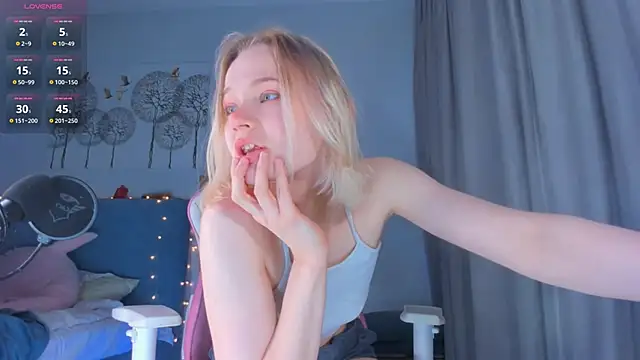 Snapshot of JennyWoody chatting on 03/19/25, 04:02 JennyWoody online show from 03/19/25, 04:02