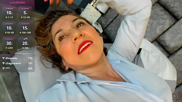 Snapshot of Matureyulyet chatting on 10/23/25, 09:19 Matureyulyet online show from 10/23/25, 09:19