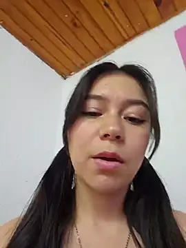 Snapshot of pink_flower_ chatting on 01/21/25, 07:39 pink flower online show from 01/21/25, 07:39