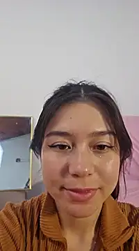 Snapshot of pink_flower_ chatting on 01/21/25, 10:41 pink flower online show from 01/21/25, 10:41