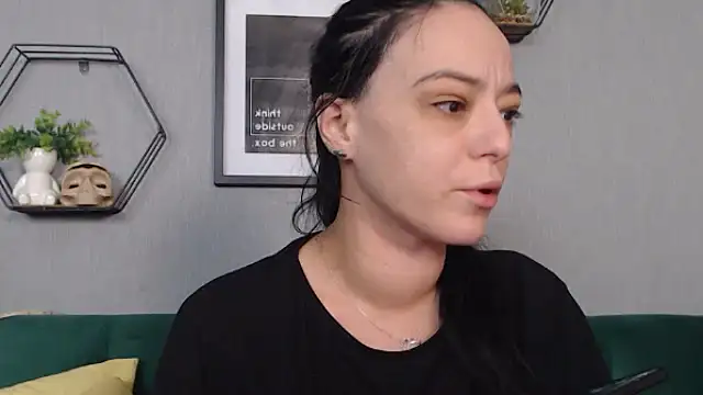 Snapshot of IzabelllNoir chatting on 01/05/25, 10:10 IzabelllNoir online show from 01/05/25, 10:10