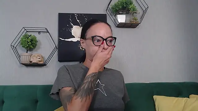 Snapshot of IzabelllNoir chatting on 09/16/25, 08:59 IzabelllNoir online show from 09/16/25, 08:59