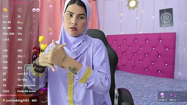 Snapshot of AishaAmin_ chatting on 12/13/24, 04:05 AishaAmin online show from 12/13/24, 04:05