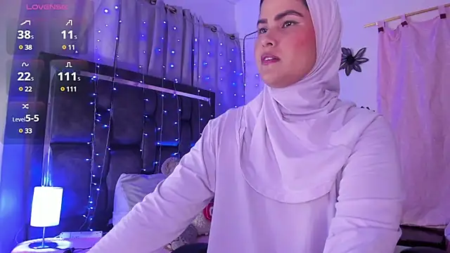 Snapshot of AishaAmin_ chatting on 12/26/24, 12:16 AishaAmin online show from 12/26/24, 12:16