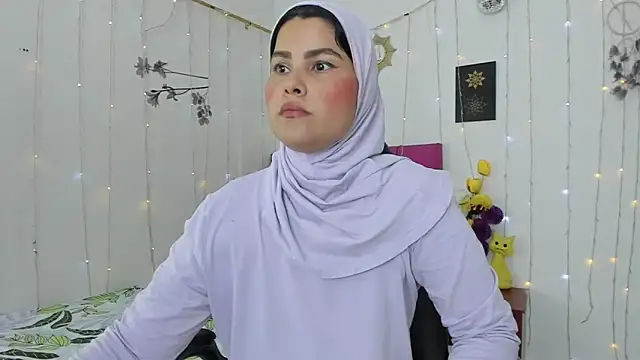 Snapshot of AishaAmin_ chatting on 03/04/25, 12:12 AishaAmin online show from 03/04/25, 12:12