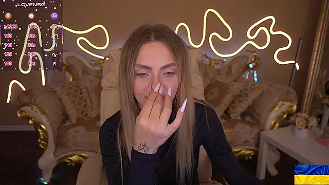 ChloeBrightt online show from 10/13/25, 08:20