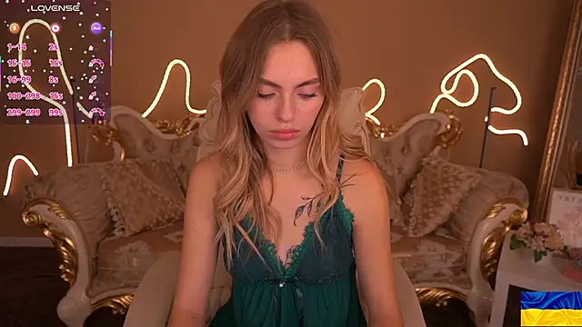 ChloeBrightt online show from 10/22/25, 08:08