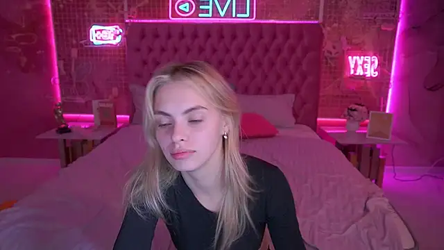 ChloeBrightt online show from 11/03/25, 09:48