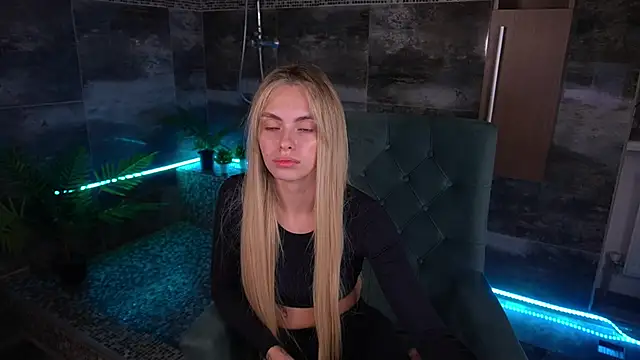 ChloeBrightt online show from 11/07/25, 08:42