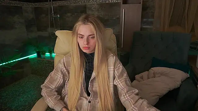 ChloeBrightt online show from 11/20/25, 08:41