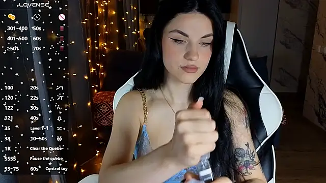 Mary   Moore online show from 12/03/24, 05:09