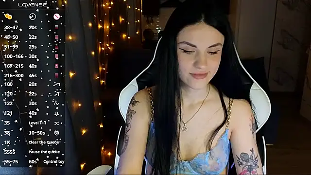 Mary   Moore online show from 12/13/24, 07:25