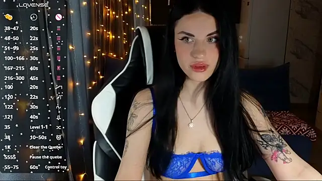 Mary   Moore online show from 12/18/24, 03:58