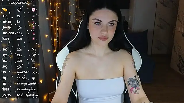 Mary   Moore online show from 03/04/25, 01:55