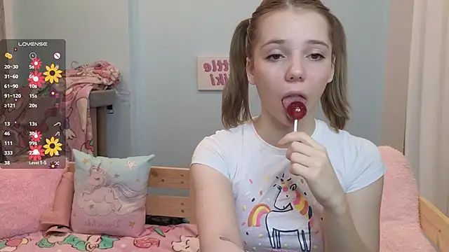 PrincessLittleKiki online show from 10/14/25, 07:09