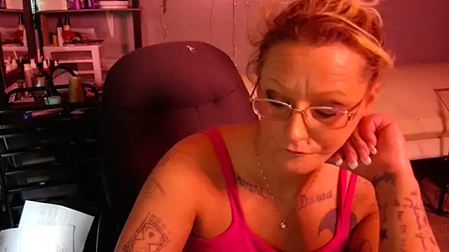 Snapshot of Lisalovely6981 chatting on 01/26/25, 05:02 Lisalovely6981 online show from 01/26/25, 05:02