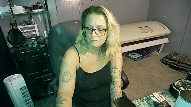 Snapshot of Lisalovely6981 chatting on 02/27/25, 09:11 Lisalovely6981 online show from 02/27/25, 09:11