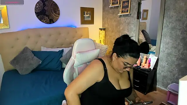 Snapshot of Daring__natasha_ chatting on 02/14/25, 02:28 Daring natasha online show from 02/14/25, 02:28