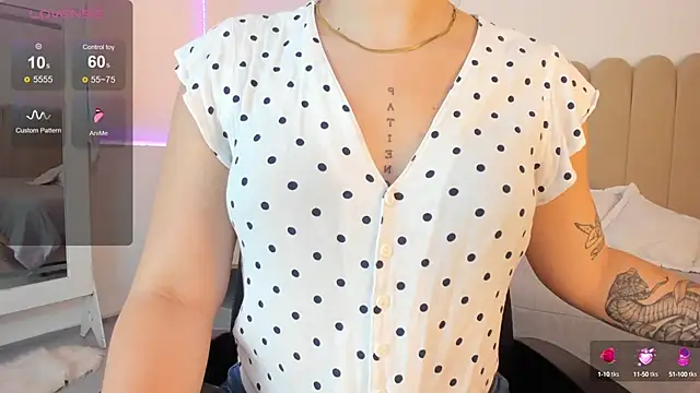 anna-henao online show from 12/23/24, 12:19