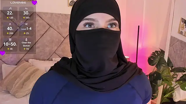 anna-henao online show from 10/13/25, 07:25