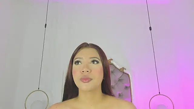 Snapshot of Pushaina__ chatting on 10/28/25, 03:32 Pushaina online show from 10/28/25, 03:32