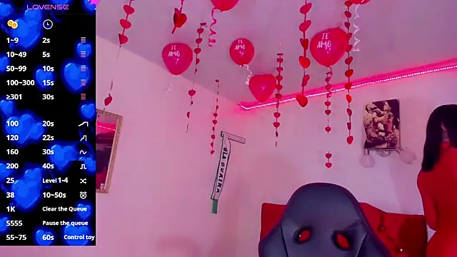 Snapshot of naomy__xx chatting on 02/14/25, 08:15 naomy xx online show from 02/14/25, 08:15