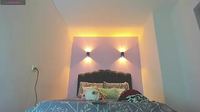 Sofia Clauss  online show from 11/02/25, 02:47