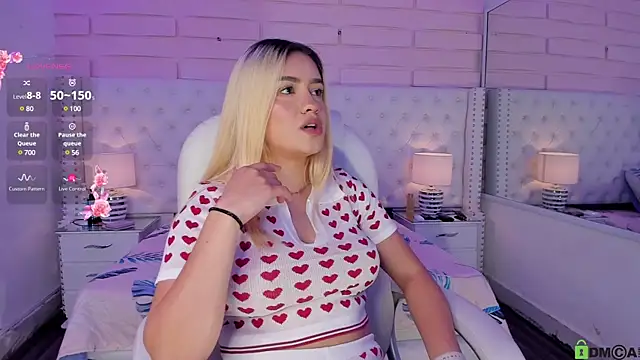 Snapshot of Yaaky_ chatting on 12/12/24, 01:32 Yaaky online show from 12/12/24, 01:32