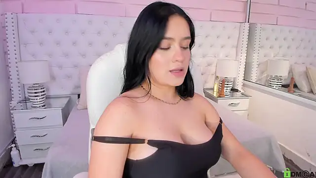 Snapshot of Yaaky_ chatting on 02/07/25, 06:45 Yaaky online show from 02/07/25, 06:45