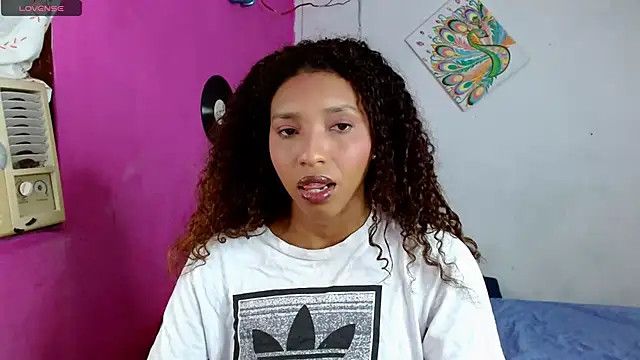 Snapshot of sensitive_brunette chatting on 12/18/24, 03:15 sensitive brunette online show from 12/18/24, 03:15