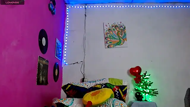 Snapshot of sensitive_brunette chatting on 01/04/25, 02:35 sensitive brunette online show from 01/04/25, 02:35