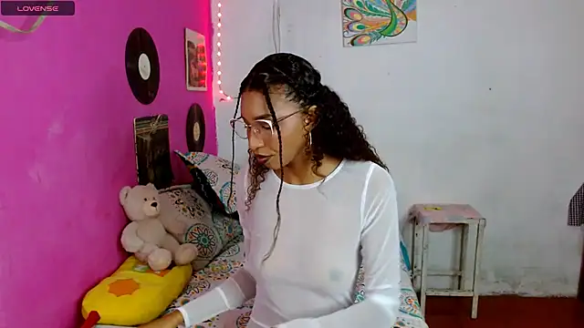 Snapshot of sensitive_brunette chatting on 01/15/25, 09:09 sensitive brunette online show from 01/15/25, 09:09