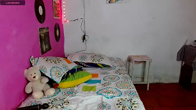 Snapshot of sensitive_brunette chatting on 01/16/25, 11:37 sensitive brunette online show from 01/16/25, 11:37