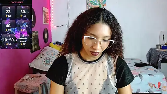 Snapshot of sensitive_brunette chatting on 02/18/25, 08:03 sensitive brunette online show from 02/18/25, 08:03