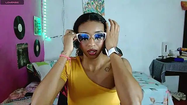 Snapshot of sensitive_brunette chatting on 02/20/25, 11:54 sensitive brunette online show from 02/20/25, 11:54